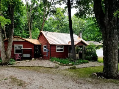 Charming completely updated cottage with water views of Croton Pond.