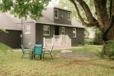 Modern Comforts with Smart Amenities - Stylish Cozy Oasis