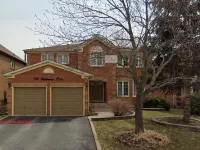 Ivy Den Hotels in Oakville