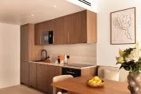 chic A C central apt - 2bdr 6p - faubourg s denis Hotel a Parigi