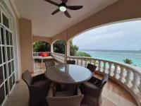 Au Fond de Mer View