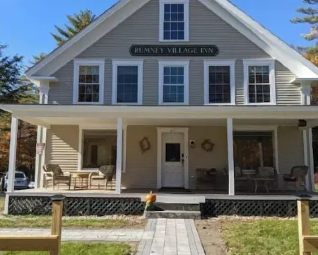 Large studio with private bath and kitchenette Hotels in Rumney