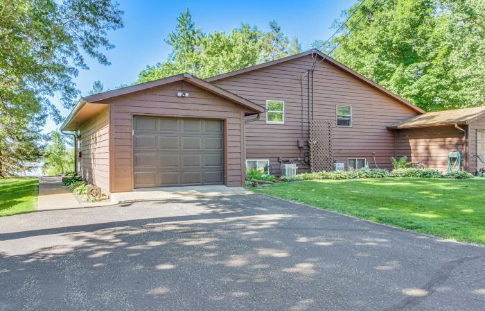 Beach & Lake Access: Brainerd Townhome