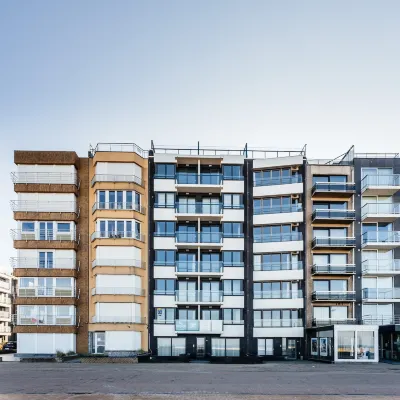 Apartment on Zeedijk with Stunning Sea View