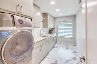 < 1 Mi to Sau: Newly Renovated Home w/ Yard! - WiFi