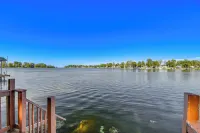 Charming Wolcott Cottage w/ Fire Pit & Mini Dock - Alojamientos