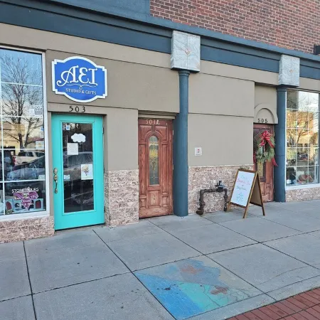 Charming 2-Bedroom Apartment with AC, Wifi, Security Cameras at Entrances.