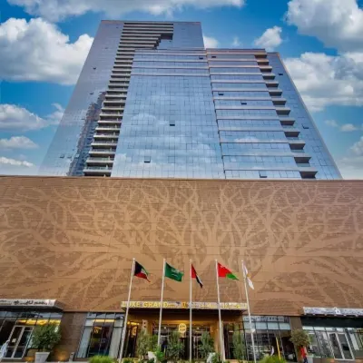 Luxe Grand Hotel Apartments Отели рядом с достопримечательностью «Торгово-развлекательный центр Al Qasba»