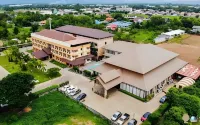 Ton Thong Resort Hotel Отели в г. Уттарадит