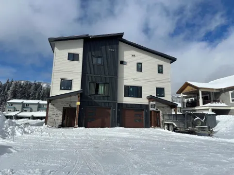 A Cozy town house with great location At  Apex Mountain