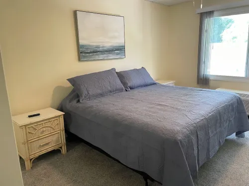 BEAUTIFUL IN TOWN! - 2 Bedroom 1 Bath on Rehoboth Ave.Walk to Beach and Shops!