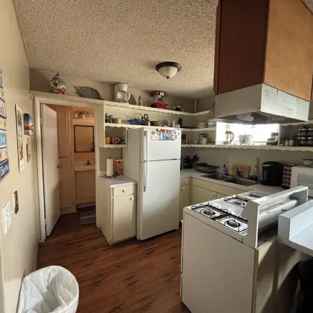 Spacious 3-bedroom with AC and WiFi in welcoming Cypress