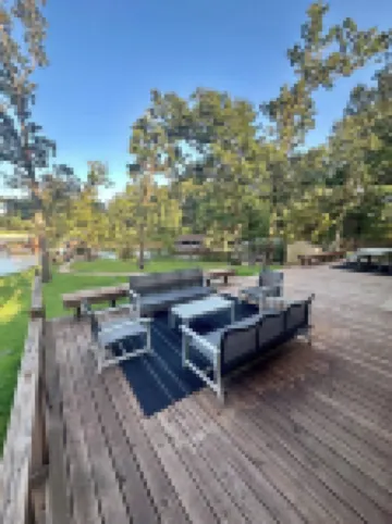 Lake House Gem: Cozy Waterfront Escape