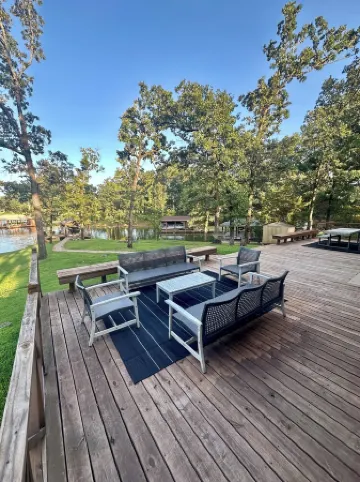 Lake House Gem: Cozy Waterfront Escape