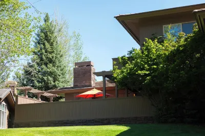 Perfect Basecamp for Mt. Bachelor with Hot Tub Hôtels à : 