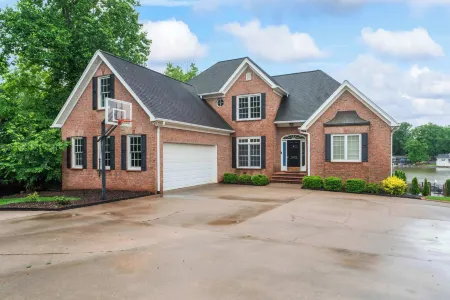 Leeloos on the Lake Sleeps 12