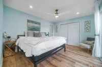 Luxury Lakefront Getaway Sleeps 16 near Chicago Family Friendly