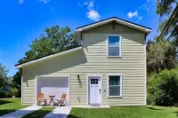 Charming 1-bedroom Cottage - Close to Downtown/Sponge Docks/Beaches/Trails