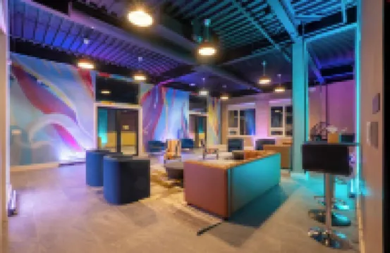 Bright & Bold with NYC Views, Sleep 13, Park 2 cars FREE, 3BR, 3Bath