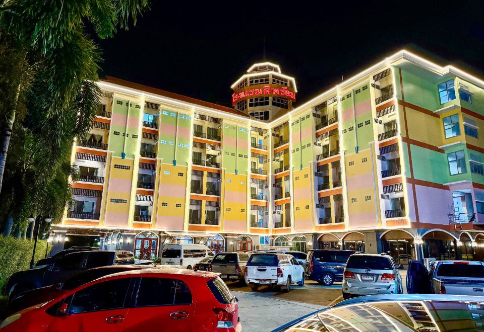 디 프롬 호텔 근처의 도시 풍경 이미지