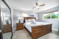 Heated Pool and Poolside Cabana - Charming Oasis