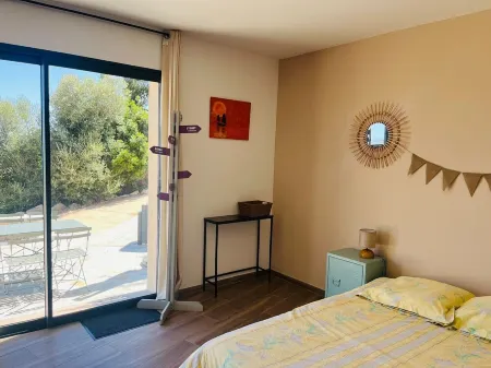 Large 50m2 studio, in the heart of the Maquis, San gavino di Figari