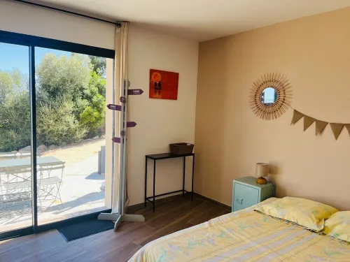 Large 50m2 studio, in the heart of the Maquis, San gavino di Figari Hotels in Figari