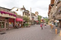 Luxury & Private Hot Tub