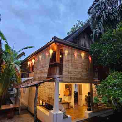 Charming 2-bedroom apartment in a Heritage Villa with AC Hotel Exterior