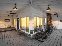 Spring Creek Farmhouse Luxury Family Retreat on 25 acre with direct river access Hotels in Cairo