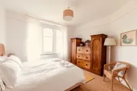 3 Bed Ground Floor dog friendly Apartment minutes walk from Saunton Beach فنادق في 