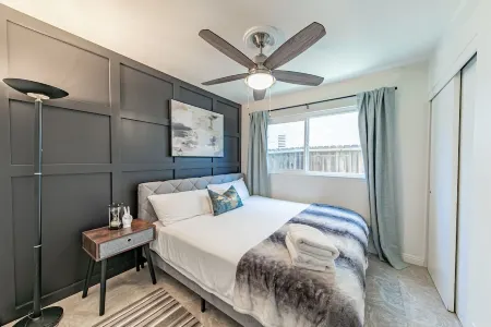 Modern Beach Retreat- King Beds