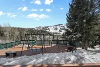 10A Chalet Village, Brian Head - Cozy Cabin Condo, Walk to Lift, Mountain Views.