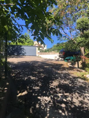 Apt Meublé Tout Confort, Indépendant, au Calme Absolu, Avec Piscine Privative Hotels in Montauroux