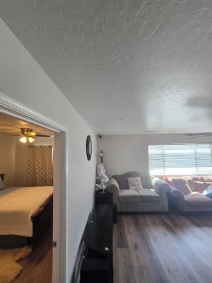 Charming 2-bedroom house with fitness room, WiFi in enjoyable Hanford Hotels in Hanford