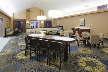 Homewood Suites by Hilton Minneapolis-New Brighton Отели в г. Маундс-Вью