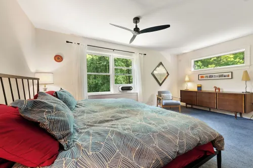 Location location location!!! Hike into Minnewaska and Mohonk from front door!