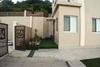 Charming 1-bedroom apartment in welcoming Tortola with WiFi, AC Hotel a 