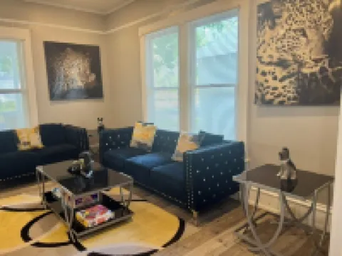 3-bedroom house in charming Waycross with WiFi, AC. Start your vacation now