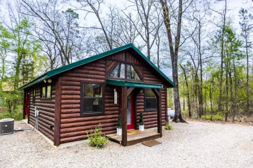 Studio Cabin with Beautiful Interiors and Modern Appliances - Cozy Inviting Hoteles en Condado de McCurtain