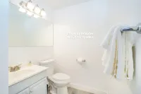 Modern & Comfortable Suite Near Downtown Concord