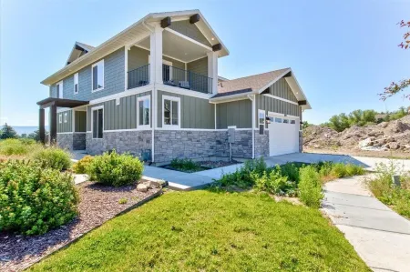 Majestic Mountain Retreat- Closest Home to the Homestead Crater