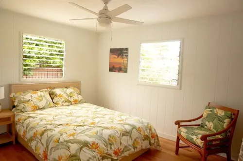 Bright 3-bedroom tropical house in Waimanalo Beach Lots Hotels in Waimanalo Beach
