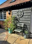 Lovely Courtyard Studio in Wokingham.Close to all major travel links.