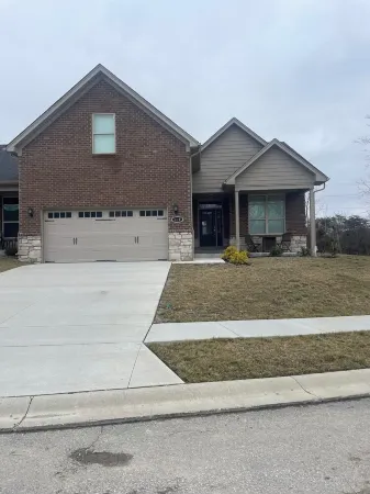 4-bedroom house in peaceful New Albany with AC, fitness room, WiFi