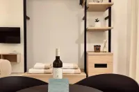 Modern Studio with Terrace & Private Parking on Wine Estate