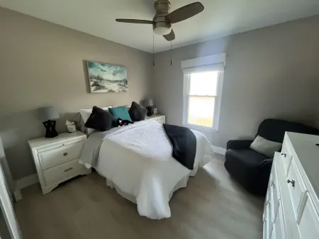 Charming 3-bedroom pool home on the lake with spectacular sunsets & close to all