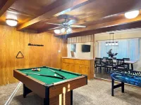SpaciousHome with King Bed, Game Room & Washer/Dryer Hotels in Hanford