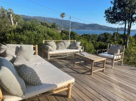 SEASIDE VILLA (200 meters from the beach) WITH SWIMMING POOL 10X4 Отели в г. Пьетроселла