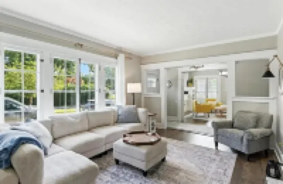Your Summer HQ!  Sleeps 11, Why Stay in 4 Rooms? Get the House!  Pet-Friendly!